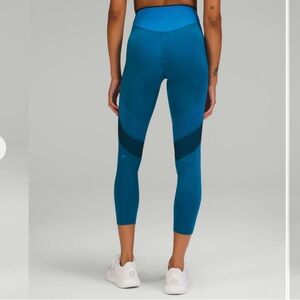 672. Lululemon athletica seamless mesh HR train tight 25” poolside blue 4 nwt🩵